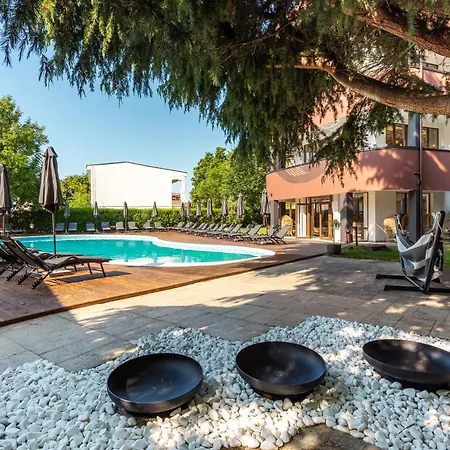 Noma Boutique - Adults Only Slantchev Briag